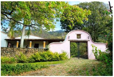 Anauco Arriba, portón de entrada (1632-1995)