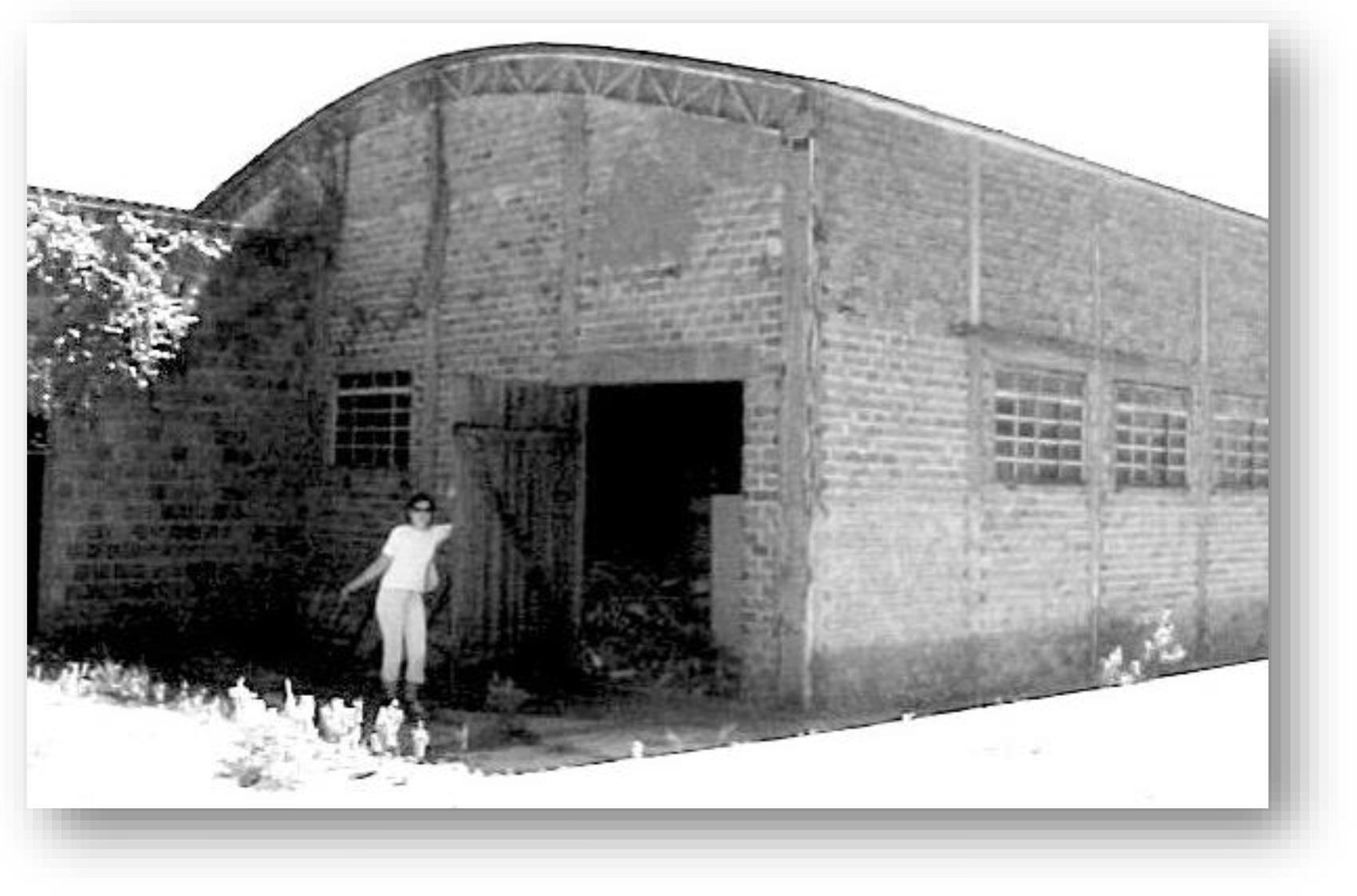 Foto do barrac&atilde;o ainda com a documenta&ccedil;&atilde;o, 2004. (arquivo pessoal).