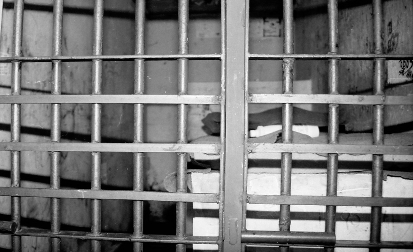 Representação do tipo de cela a que são submetidos jovens em delegacias
no interior do Estado de São Paulo, 2015.