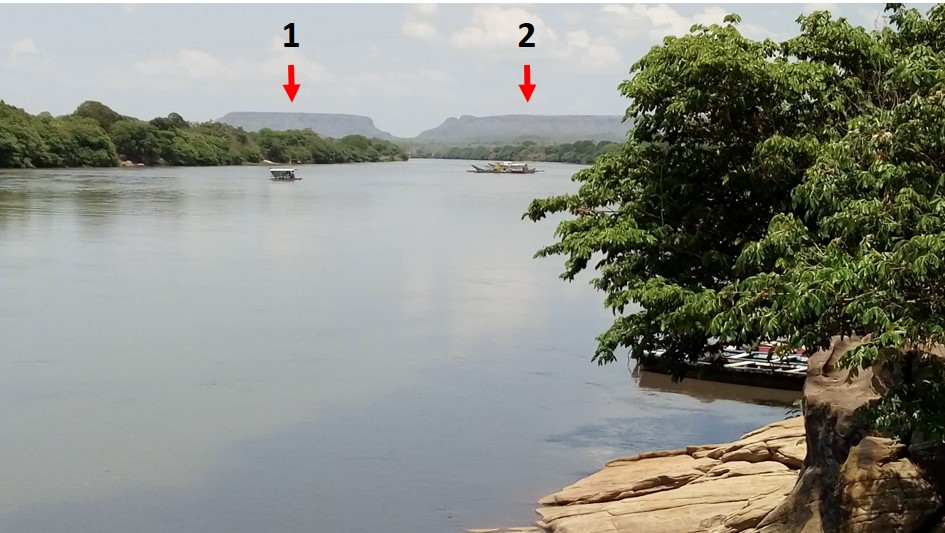 Figura 4
– Rio Parnaíba com as serras Santo Antônio (1) e Muquila (2) em segundo
plano