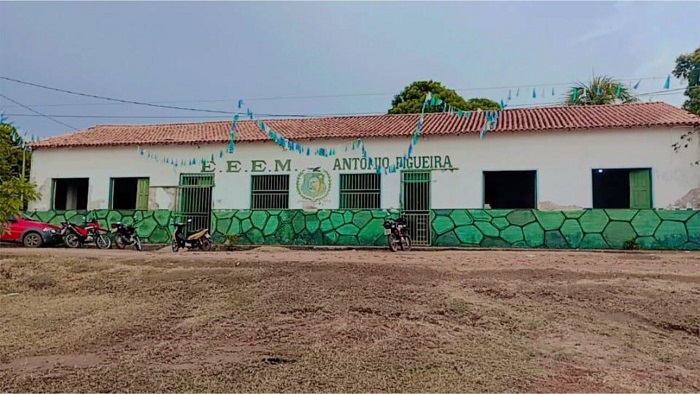 Escola Municipal Ant�nio Figueira - Vila Curuai.
