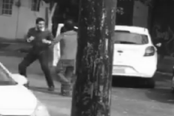 Pelea entre conductores tras percance vial en Av. Enrique Díaz de León y calle Hospital