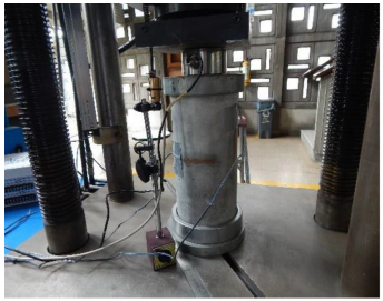 Montaje experimental en la m�quina universal de ensayos.