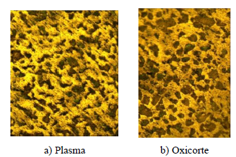 Probeta cortada por plasma a), y una cortada por Oxicorte b).