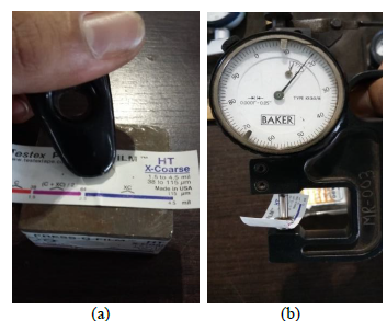 Ensayo de rugosidad. a) Aplicaci�n de la cinta PRESS-O-FILM. b) Aplicaci�n del rugos�metro.