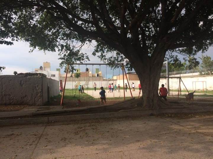 Área de juegos infantiles en la calle Antonio Larrañaga