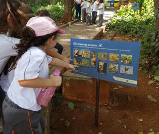  Placa de esp�cies de aves comumente encontradas no campus da Funcesi &ndash; Itabira, MG.