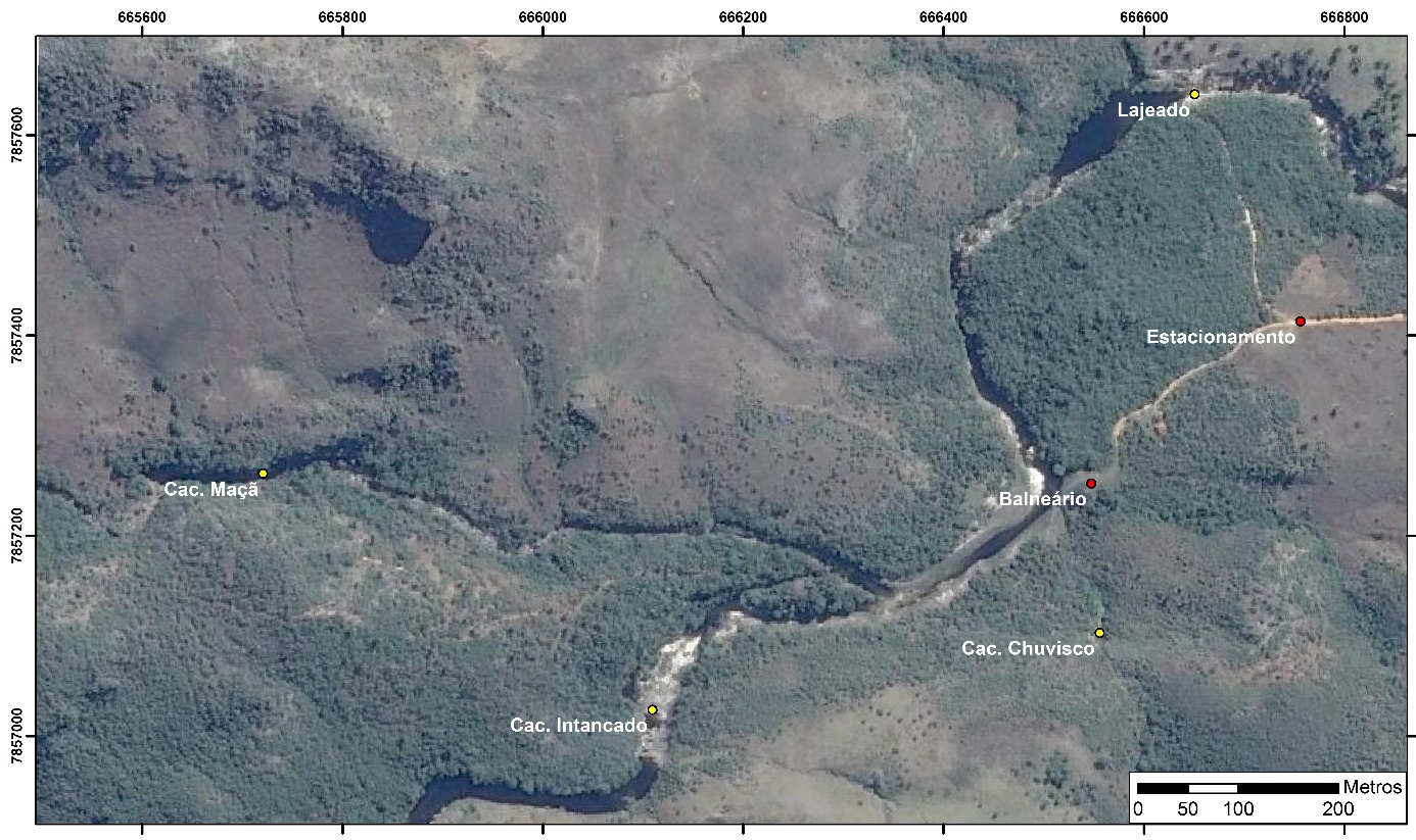 Imagem de sat&eacute;lite exibindo a localiza&ccedil;&atilde;o dos atrativos tur&iacute;sticos, destes ao estacionamento, na regi&atilde;o de Cabe&ccedil;a de Boi, Itamb&eacute; do Mato Dentro-MG