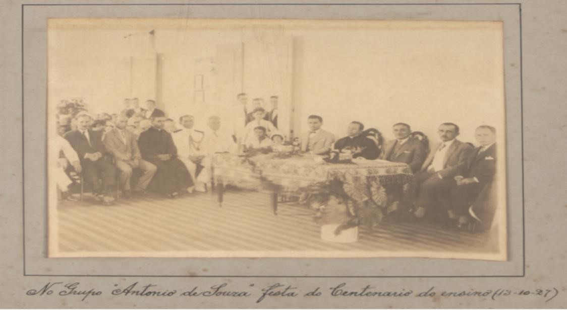 No Grupo &ldquo;Ant&ocirc;nio de Souza&rdquo; festa do Centen&aacute;rio do ensino (13/10/1927)