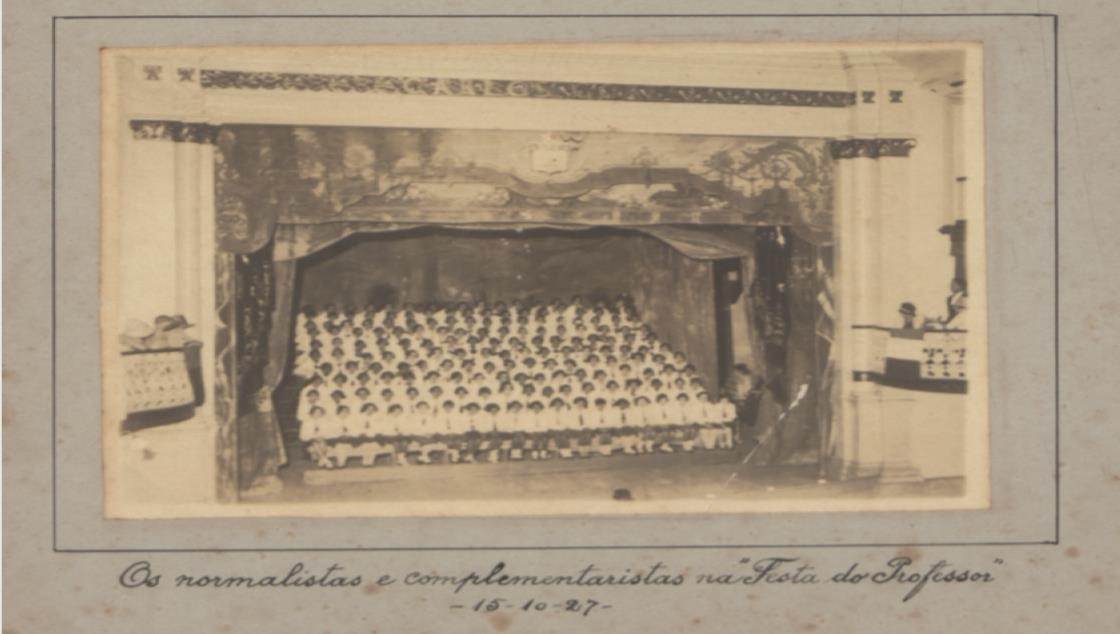 Os normalistas e complementaristas na Festa do Professor em 15 de outubro de 1927