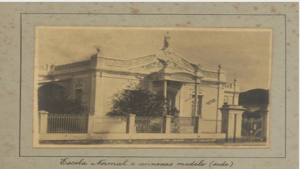 Sede da Escola Normal e anexas modelo