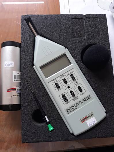 Instrumento decibel&iacute;metro e calibrador