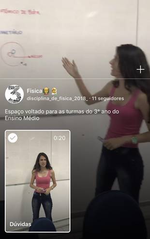 Demonstração de um vídeo no canal IGTV de um plantão de dúvidas direcionado aos alunos.