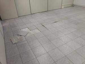 Destacamento de placa cer&acirc;mica.