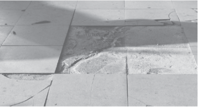 Destacamento de Revestimento Cer&acirc;mico em Piso.