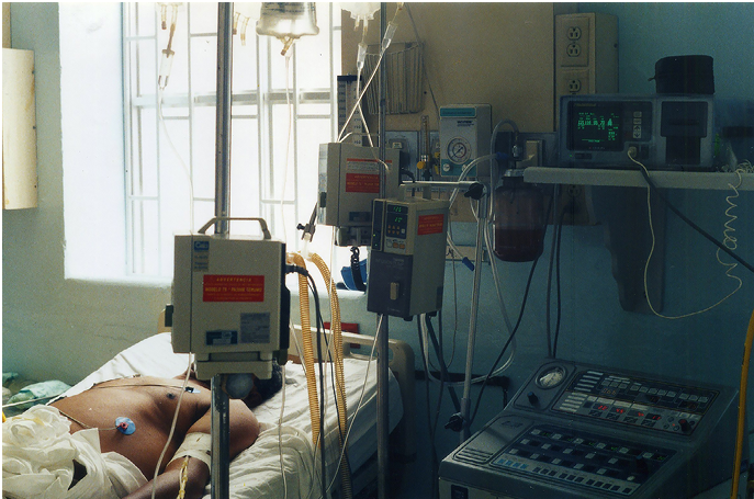 Entre 4 paredes (2011). Fotograf&iacute;a a color. Kodak film Gold Max ASA 100 sobre papel fotogr&aacute;fico Kodak