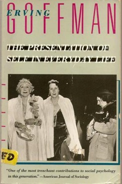 &ldquo;A cr&iacute;tica&rdquo; na capa de The Presentation of Self in Everyday Life