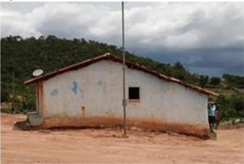 Dona Adelina em sua casa