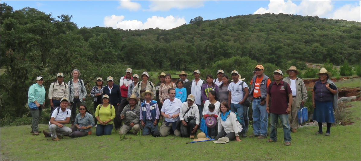 Recorrido en campo del equipo académico con autoridades y ciudadanos de San Bartolo Soyaltepec para la adecuación del geositio La Laguna.