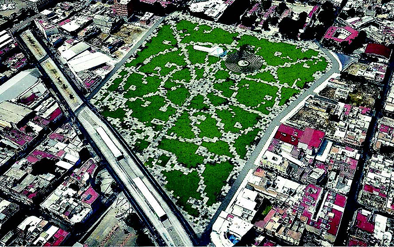 Una de las imágenes objetivo incluidas en el “Proyecto de
							Reacondicionamiento y renovación de imagen urbana y de paisaje del
							Parque Morelos” presentado por el Ayuntamiento de Guadalajara. Muestra
							la inserción del auditorio al aire libre sobre el área de juegos
							infantiles.