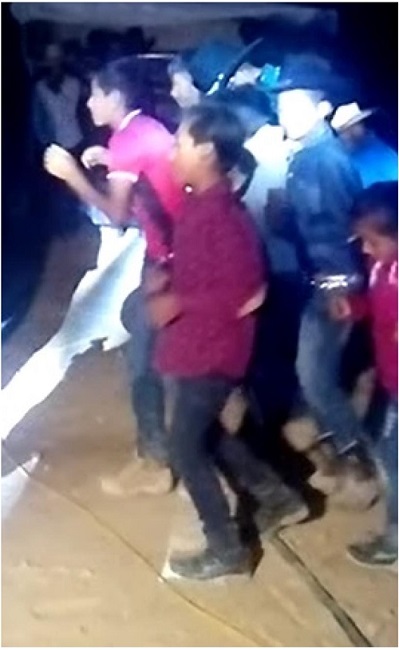 Niños y adolescentes bailando huapanguero merequetengue. 