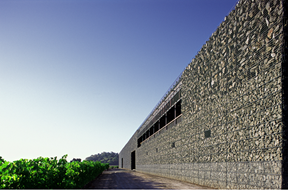 Fachada principal de Las Bodegas Dominus en el  Valle de Napa, California, USA