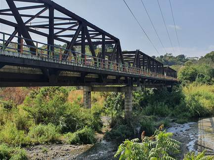 Superestructura de un puente de armadura.
