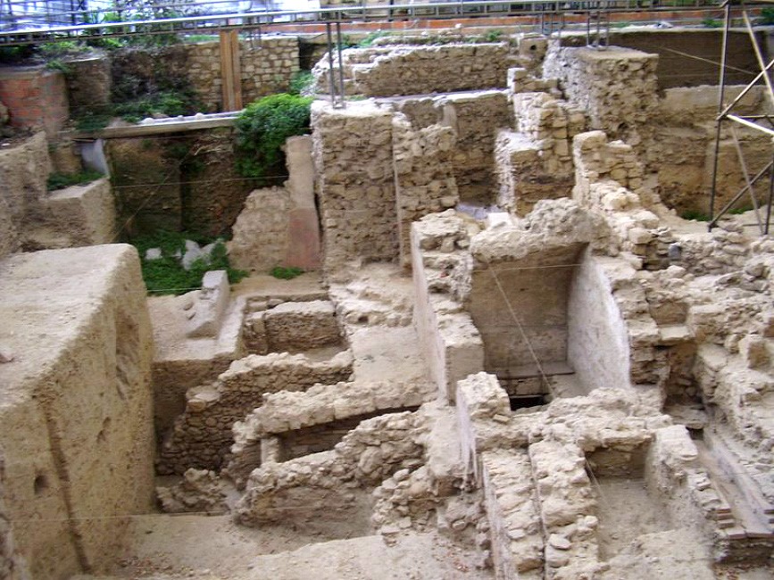 Escavações arqueológicas no claustro da Catedral da Sé de Lisboa