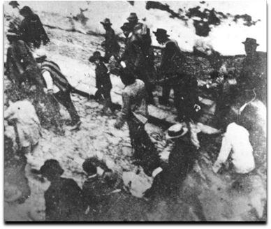 Fotograf�a tomada por Carlos Monteverde que mayor repercusi�n ha tenido sobre de la memoria tejida acerca del arrastre de los Alfaro.