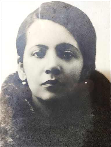 1: Mar�a Elina Z��iga en su grado de Medicina 