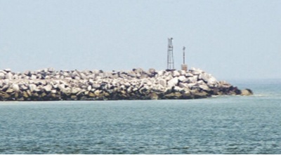 Vista del retenedor de arena rompeolas de Puerto Salaverry
