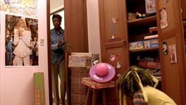 Joana se encuentra aislada por los productos culturales