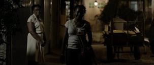 Los personajes vuelven a aparecer en la calle.