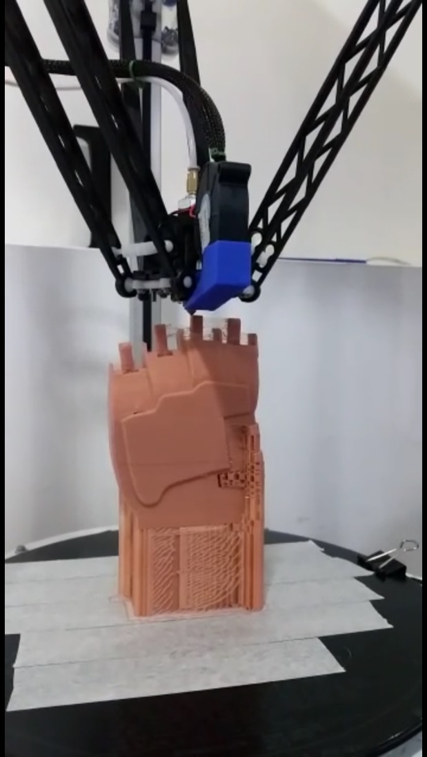Impresión 3D en plástico PLA del cuerpo de la mano