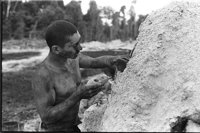 Carvoeiro finaliza a construção de um forno em Rondon do Pará