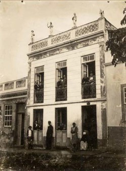 Rua Riachuelo, 1900. 