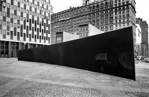 Tilted arc: Richard Serra