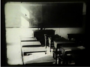 Sala com as carteiras na Escola Normal de Ponta Grossa