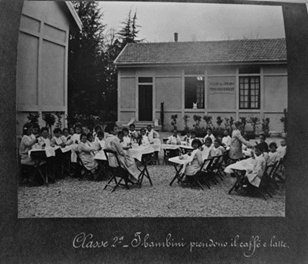 El pupitre en la escuela al aire libre de Bolonia.