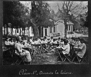 El pupitre en la escuela al aire libre de Bolonia.