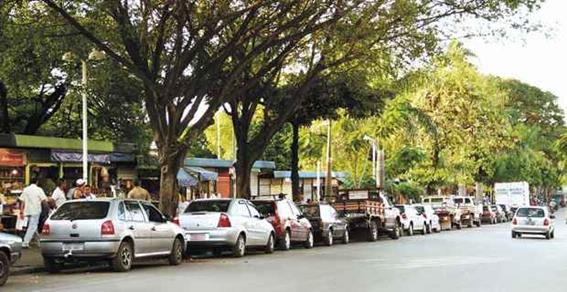 Praça de Esportes de Montes Claros - ponto de embarque e desembarque dos
transportadores informais