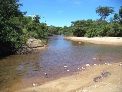 Encontro do Gorutuba com o rio Ribeir&atilde;o.