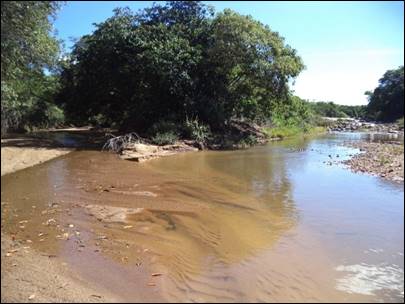 Encontro do Gorutuba com o rio &Aacute;gua Quente.