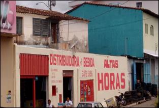 Distribuidora de Bebidas &ndash; Cidade de Goi&aacute;s (direita).