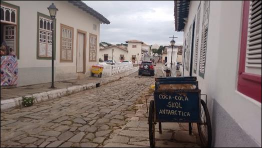 Coca-Cola, Skol e Antarctica na porta da casa de Cora Coralina