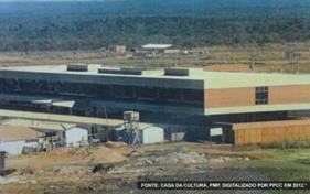 Praa dos Girassis: construo das secretarias estaduais em 1990 e j edificadas em 1995
