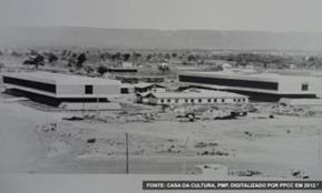 Praa dos Girassis: construo das secretarias estaduais em 1990 e j edificadas em 1995
