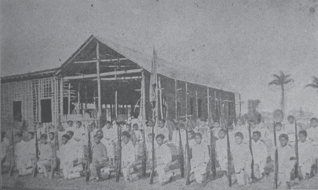 Ejercicios militares con fusiles Mauser.