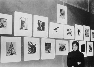 Enrique Díaz Reina. Tina Modotti em sua exposição, Cidade do México, 1929.
