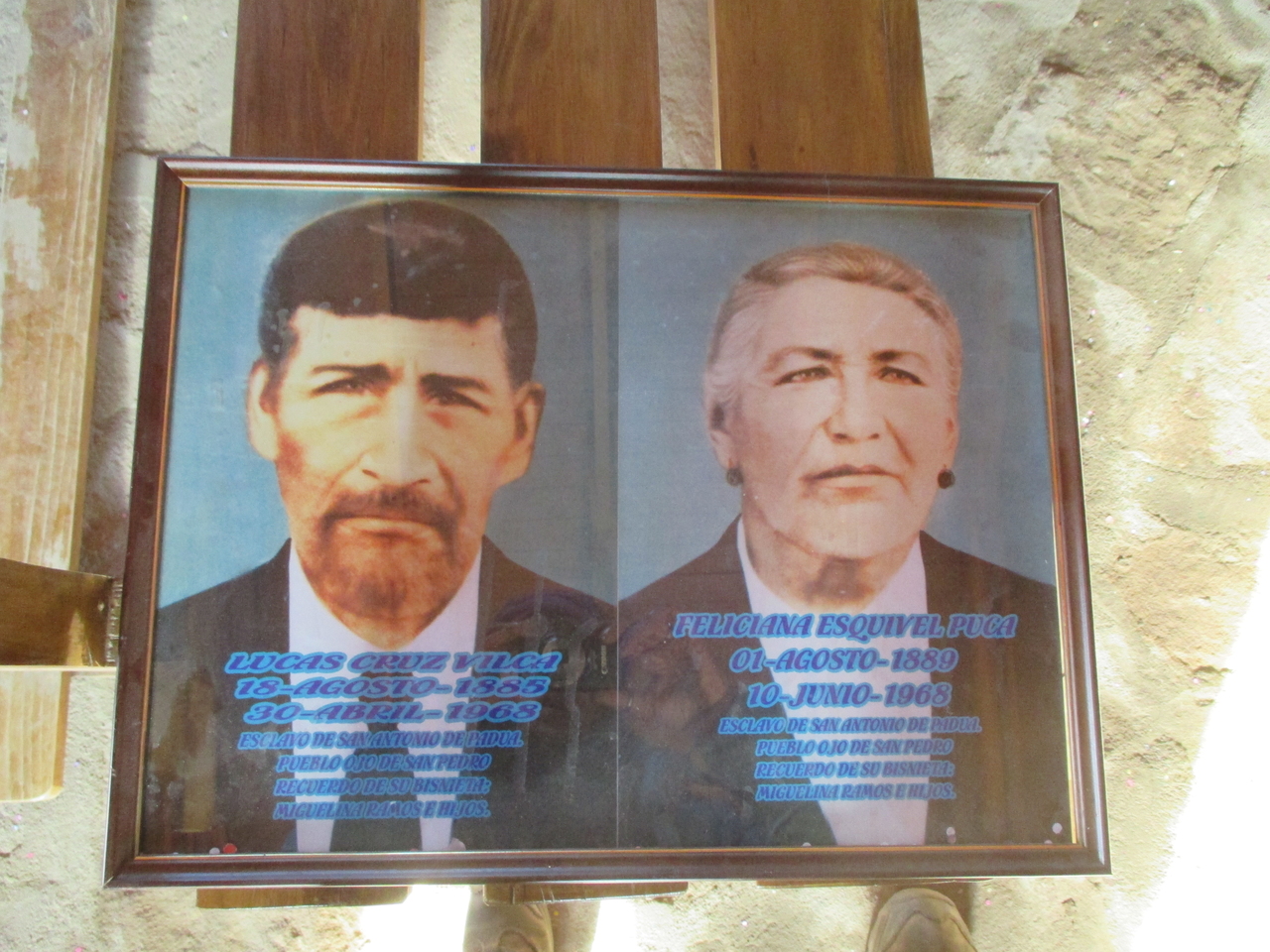 Fotografía de don Luis Cruz Vilca y la señora Feliciana Esquivel Puca tomada por Carolina Odone.